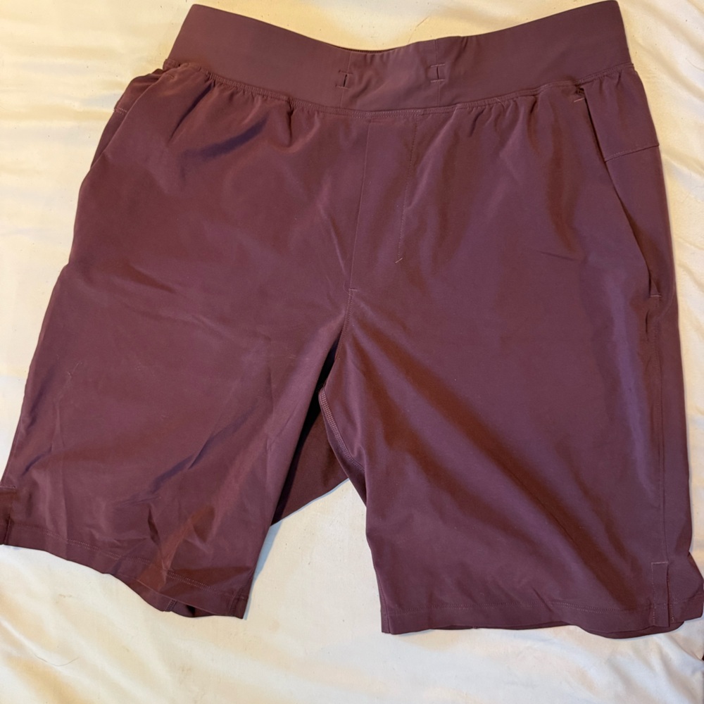 Lululemon Athletica Men’s Maroon License to Train Linerless Shorts